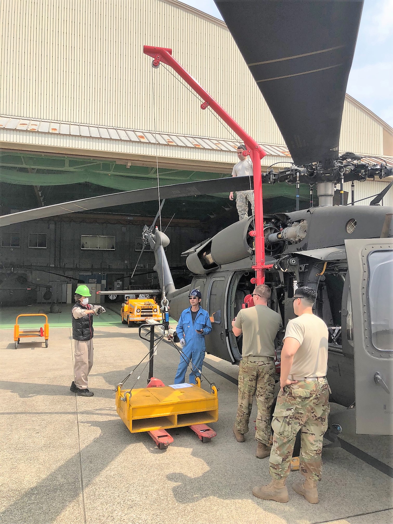 H-60 cabin maintenance crane